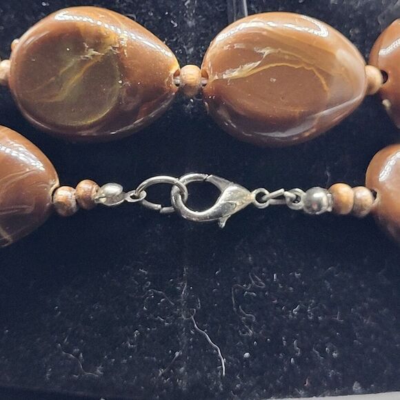 Chunky Brown Acrylic Neckace 36in lobster clasp - Picture 3 of 3